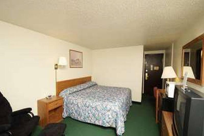 Travelodge Yankton Екстер'єр фото